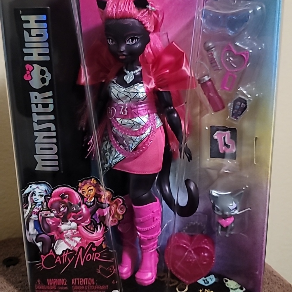 Monster High Catty Noir Black Doll - Picture 3 of 4